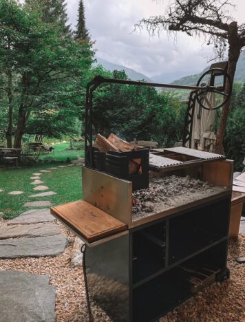 Holzkohlengrill LUKE'S Wohnzimmer